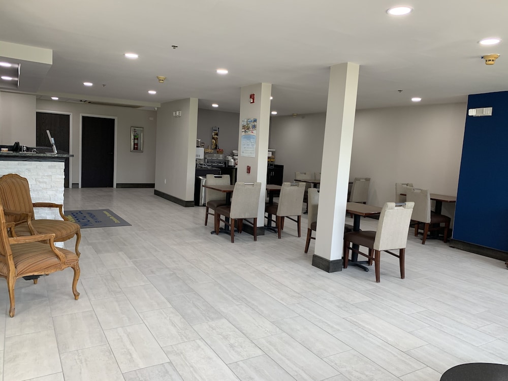 Microtel Inn And Suites Clarksville 25/30