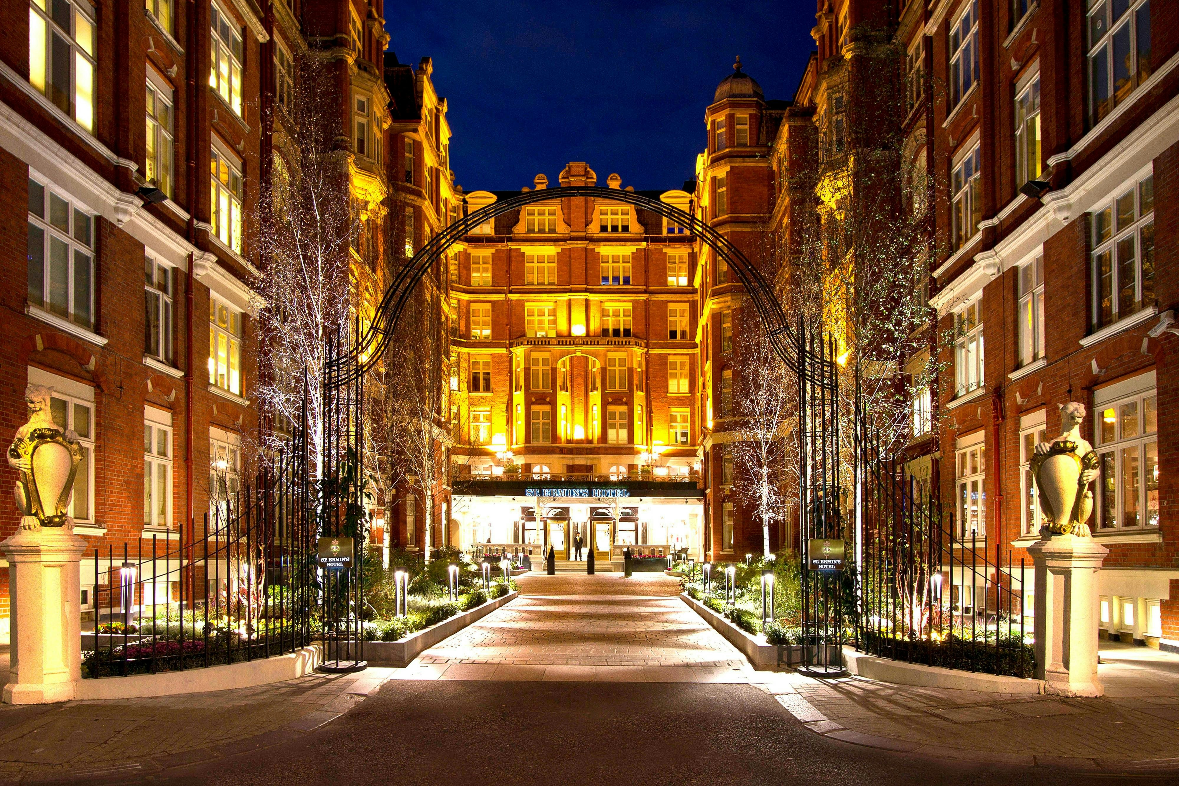 ST ERMINS HOTEL 41/41