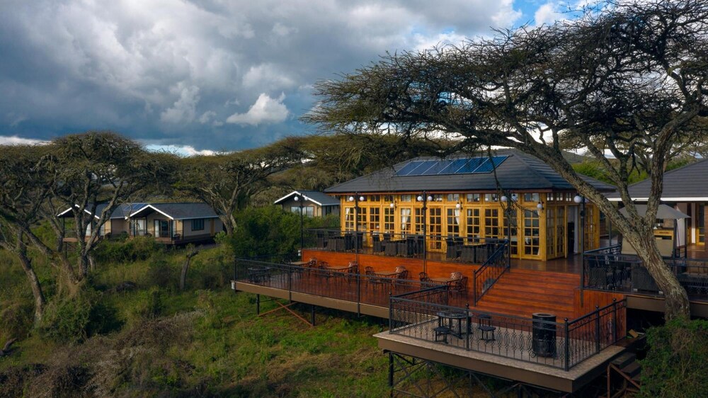 Karibu Camps and Lodges Lions Paw Ngorongoro 6/68