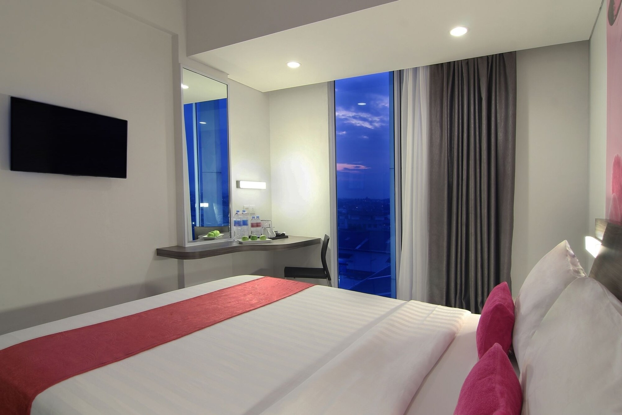 Deluxe Room, favehotel Pekanbaru 2/4