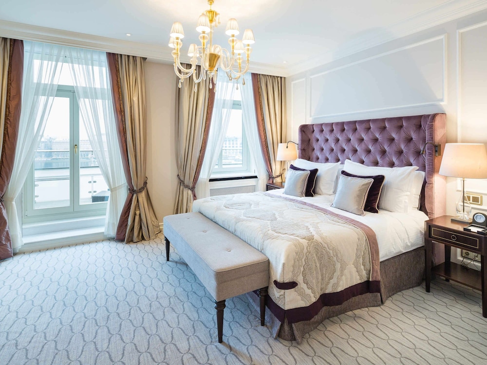 DELUXE, KING BED, LAKE VIEW, BALCONY