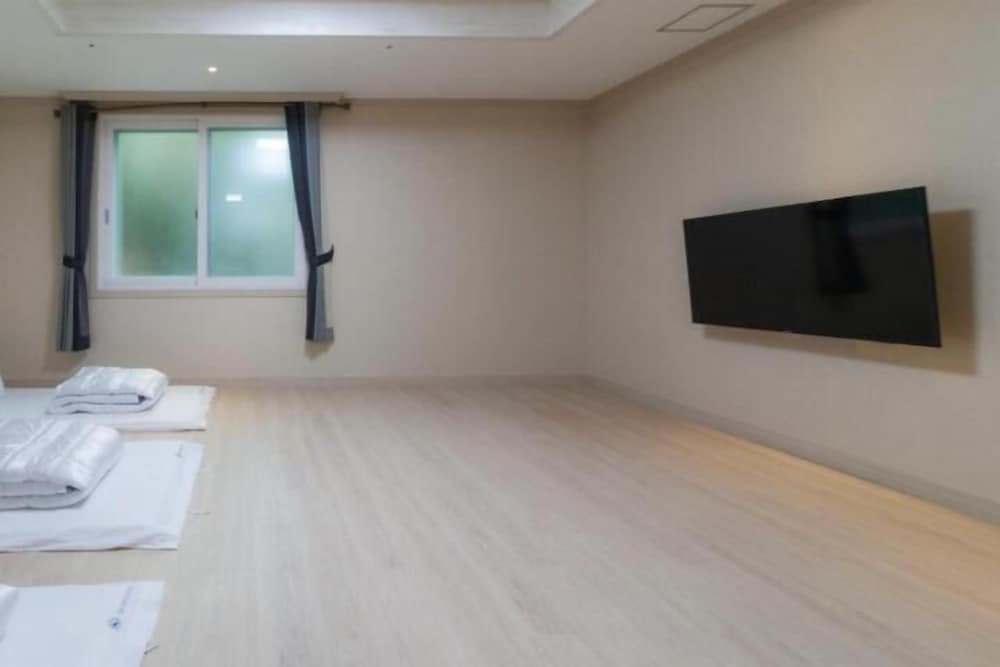 Mj Tour Hostel 27/47