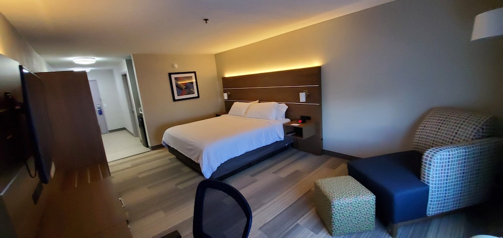 Holiday Inn Express Hotel And Suites Kinston 18/72