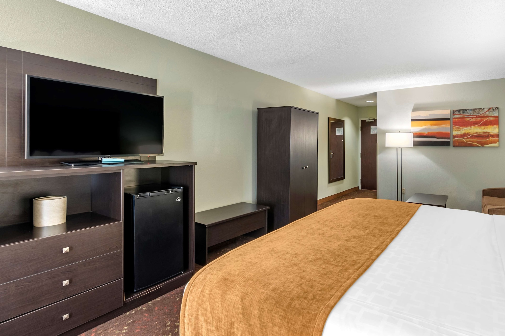 غرفة تنفيذية بسرير كينج، Best Western Plus Columbia Inn 5/7