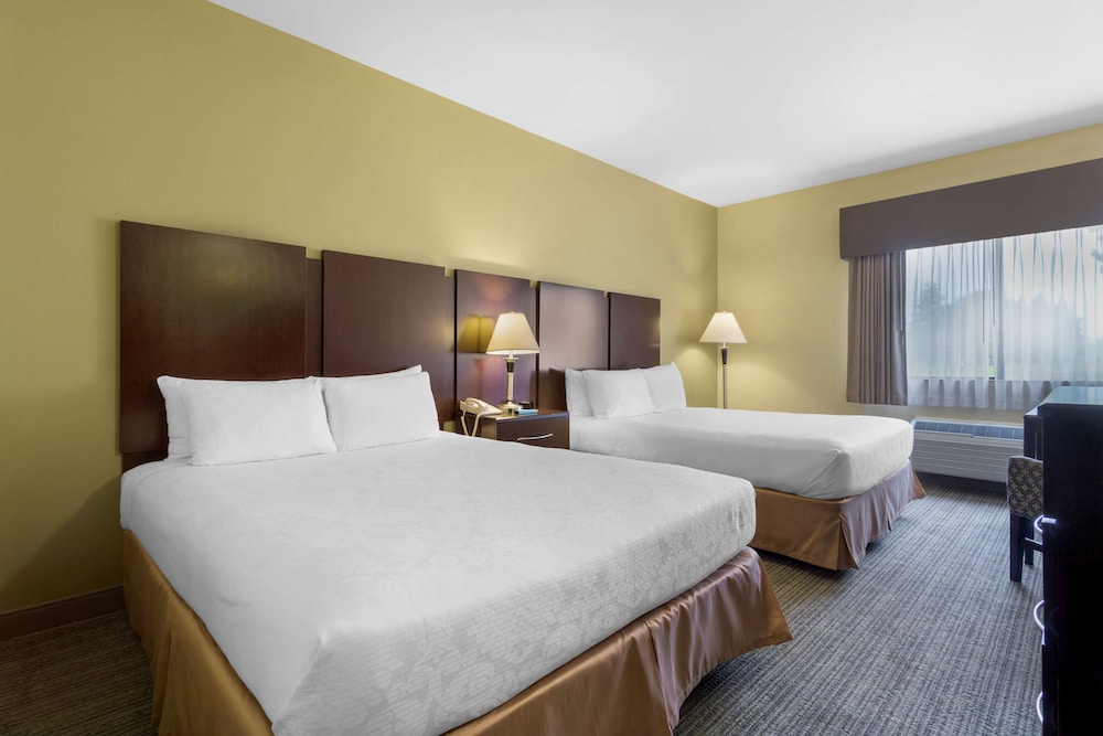 Standard, 2 Queen Beds, Golf Course View