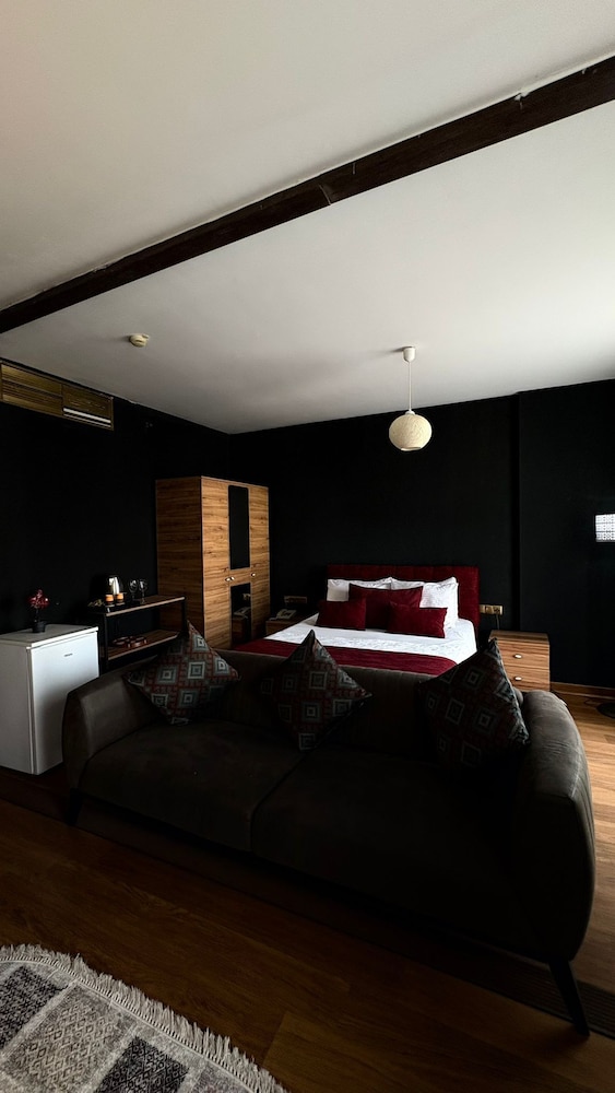 LUXURY, DOUBLE BED, BATHTUB, SMOKING