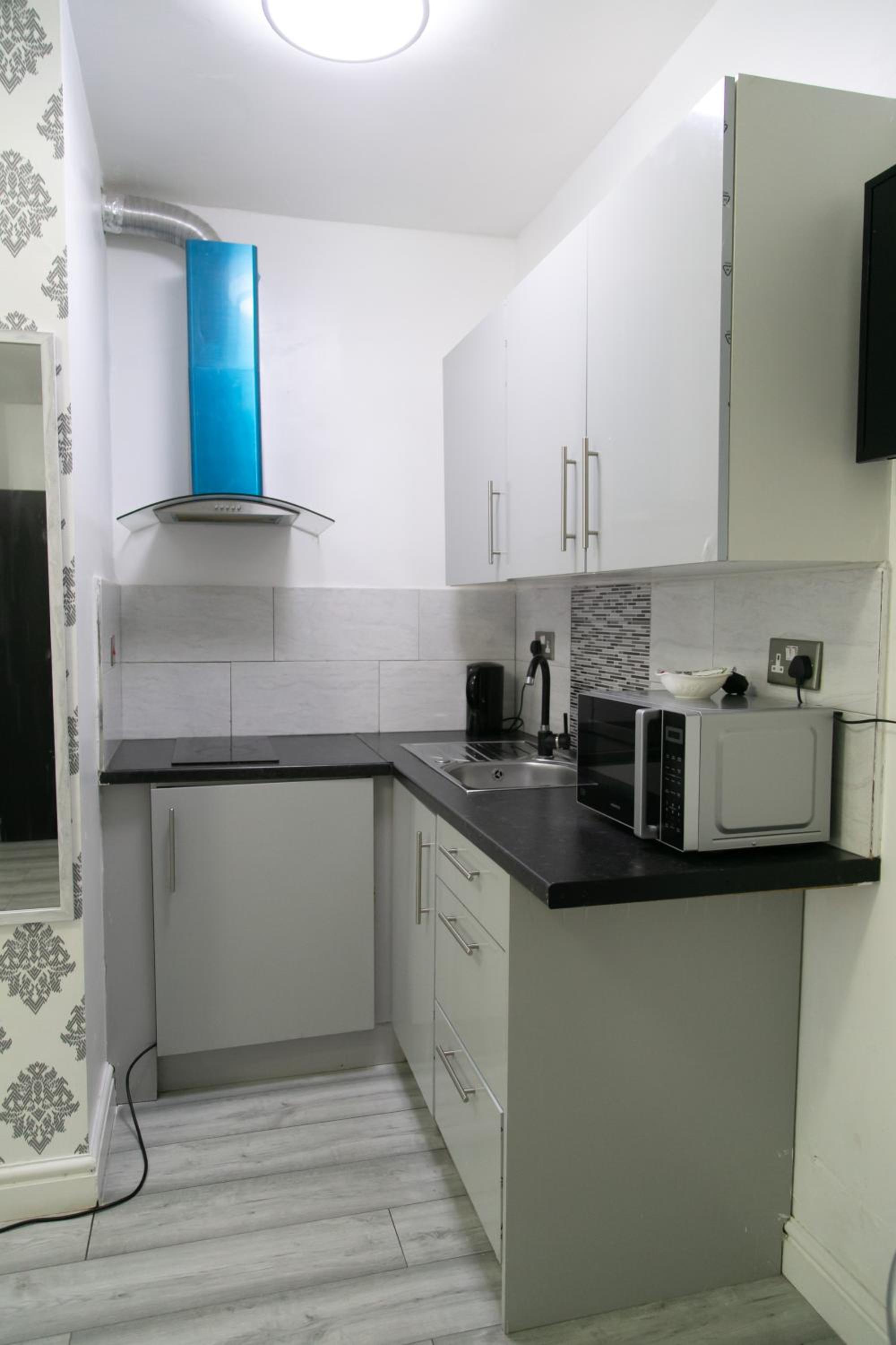 Hills View Apartments 17/18