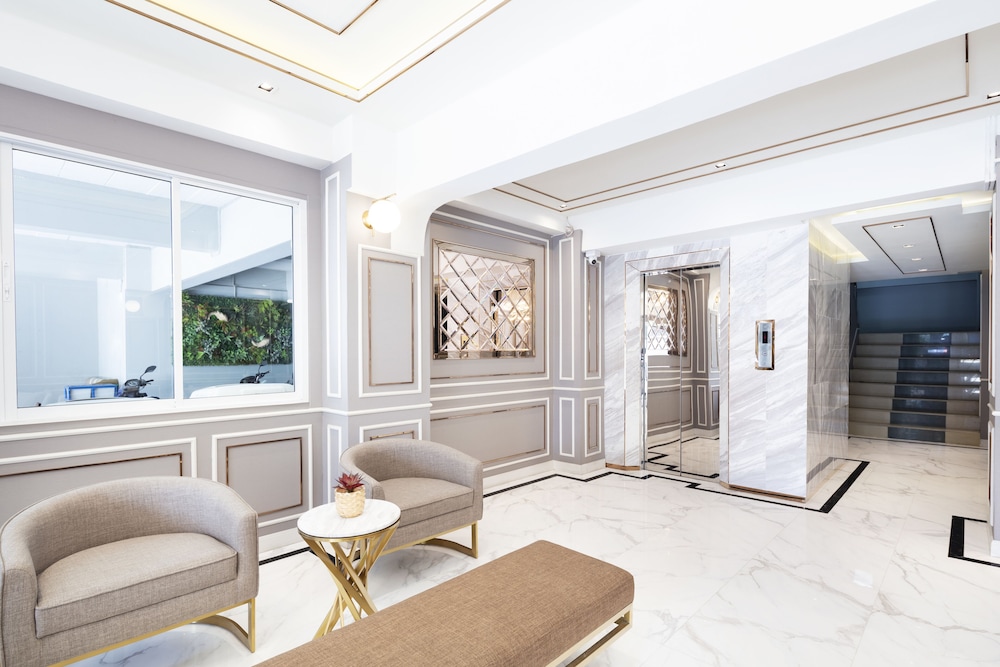 Penyos Residence 65/73