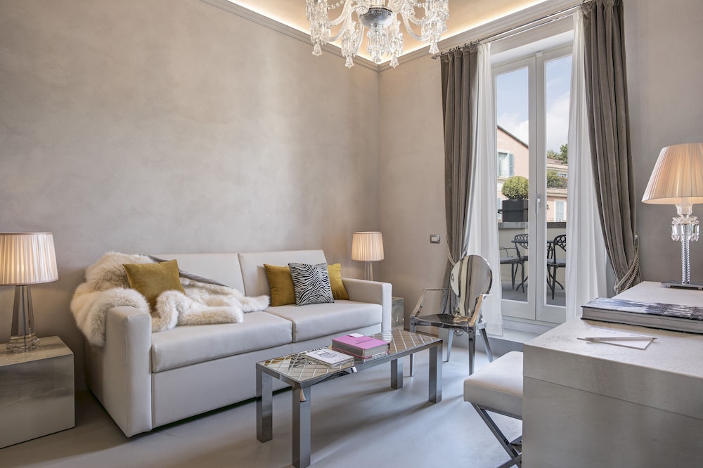EXECUTIVE, SUITE