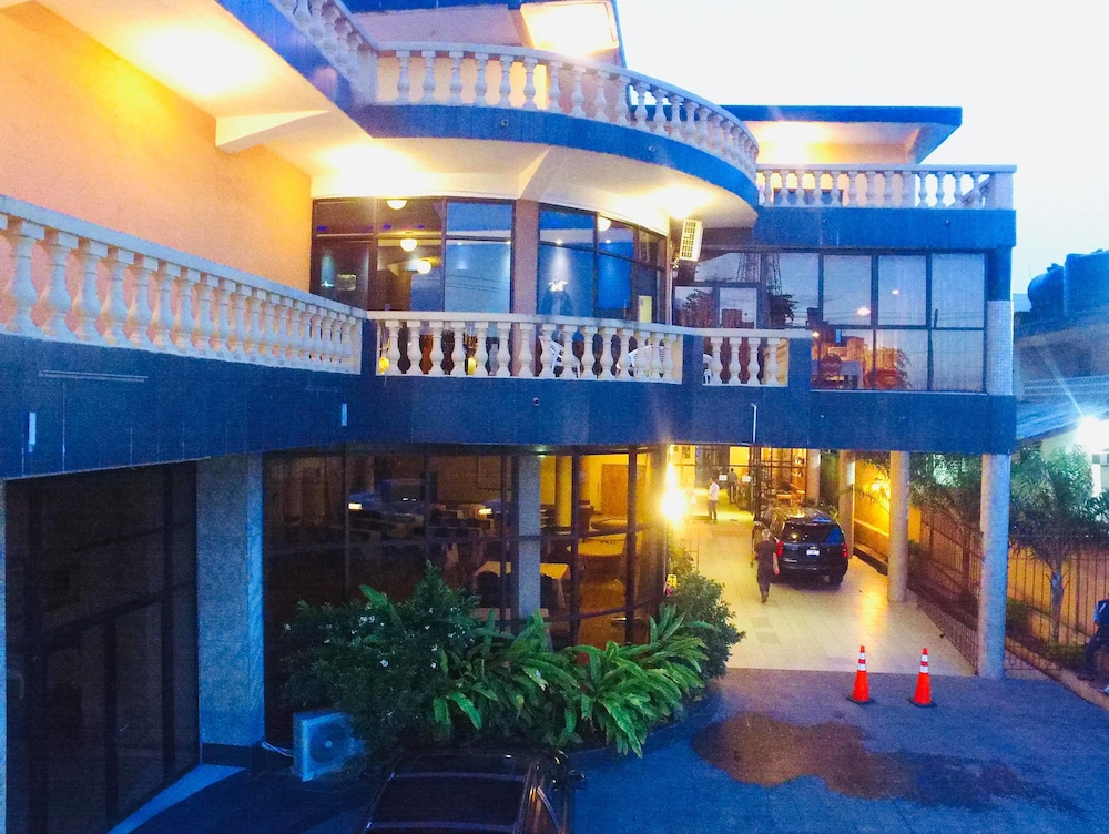 Bella Casa Hotel 1/50