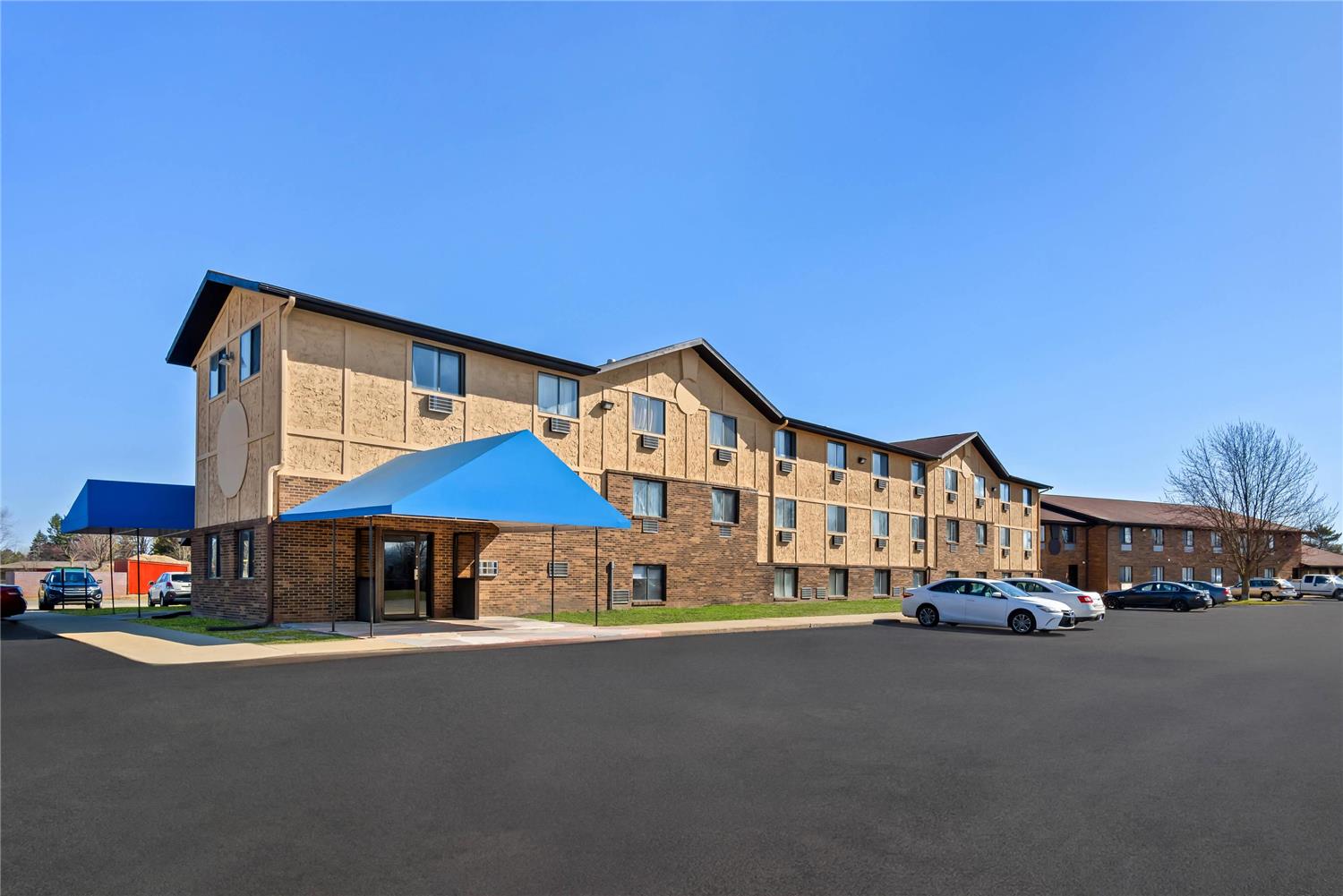 Econo Lodge Inn & Suites Auburn, MI 19/19