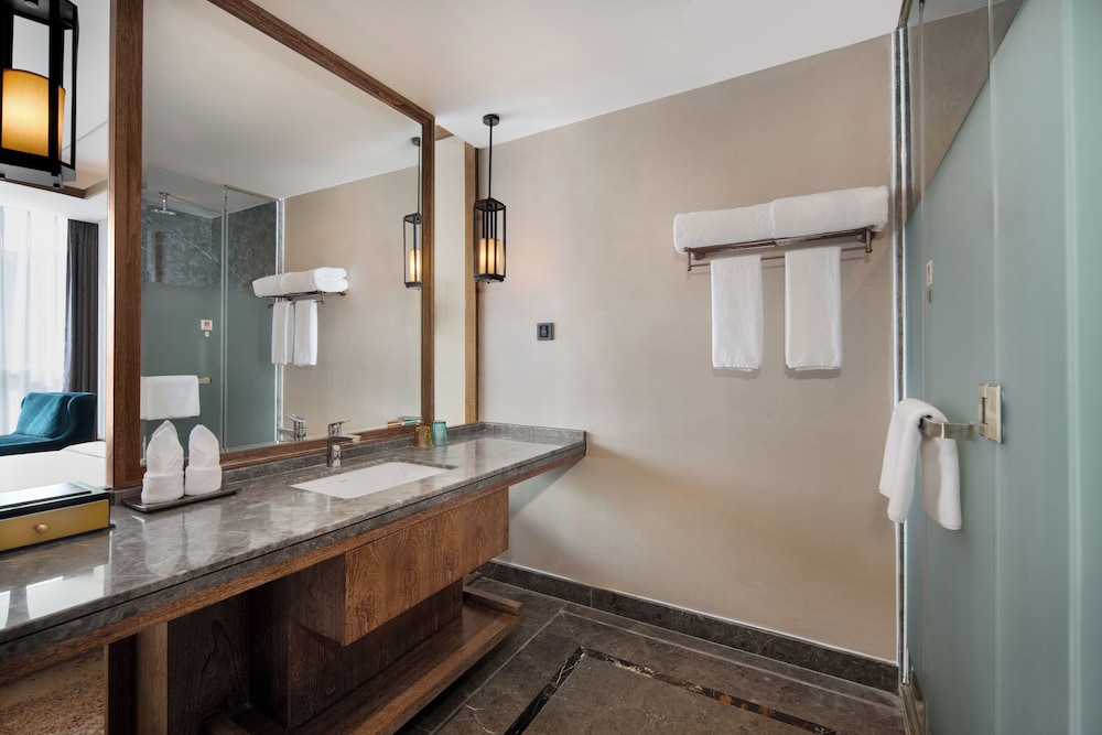 جناح سوبيريور بسرير كينج بإطلالة على المدينة، Grand Mercure Kunming South 3/3