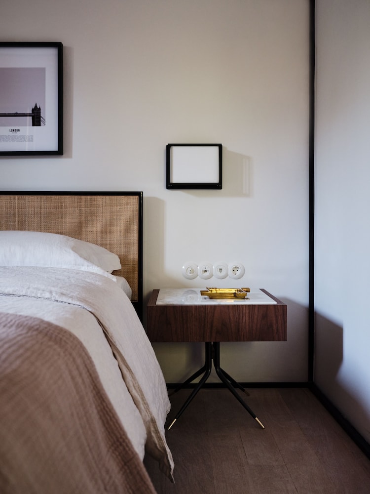 The Twenty One Hotel 22/63
