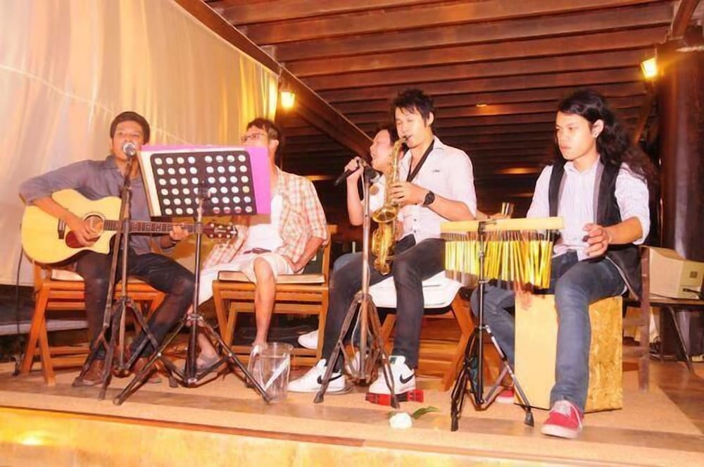 Ruen Thai Rim Haad 20/53