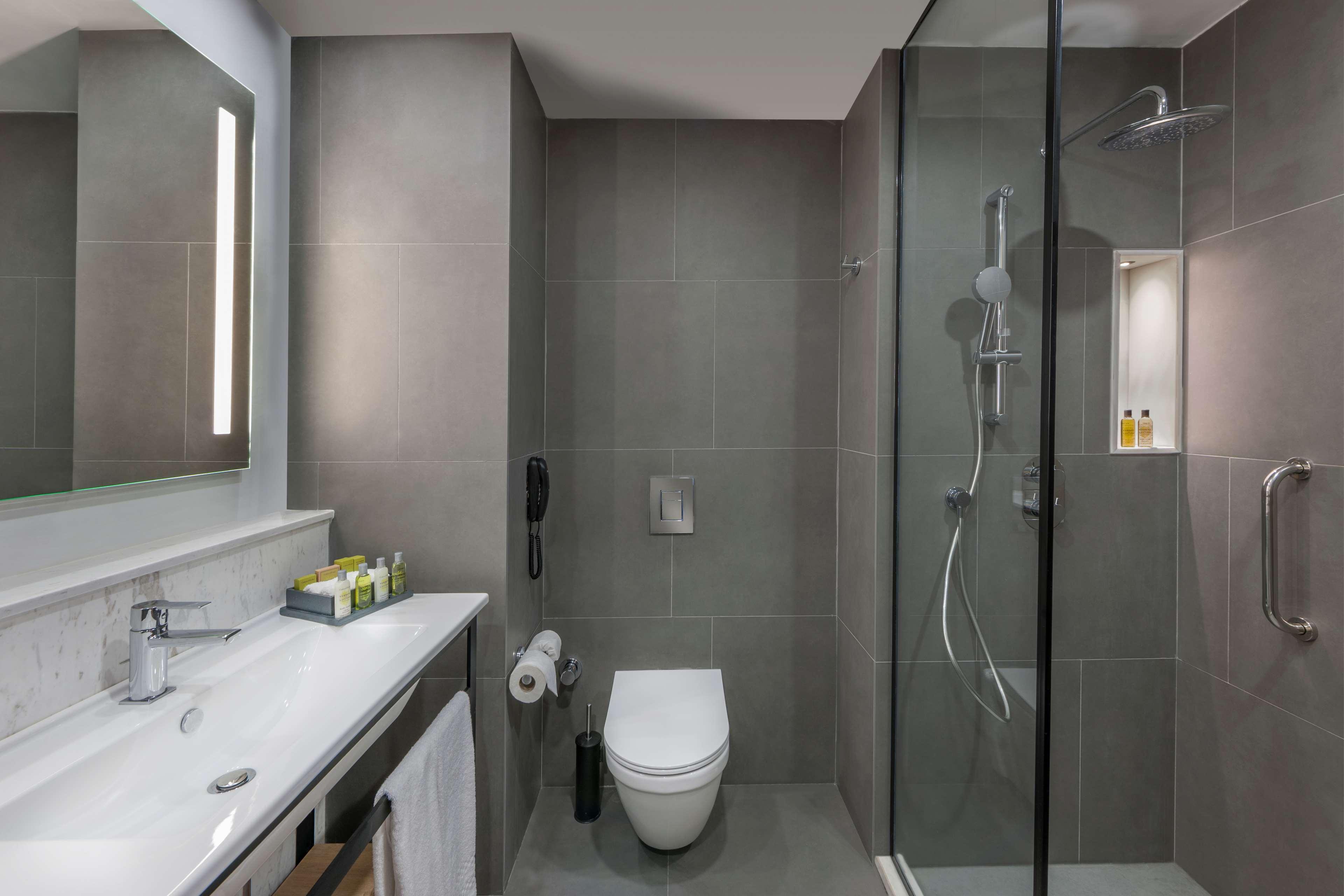 غرفة بسرير كينج، DoubleTree by Hilton Antalya-Kemer All-Inclusive Resort 11/11