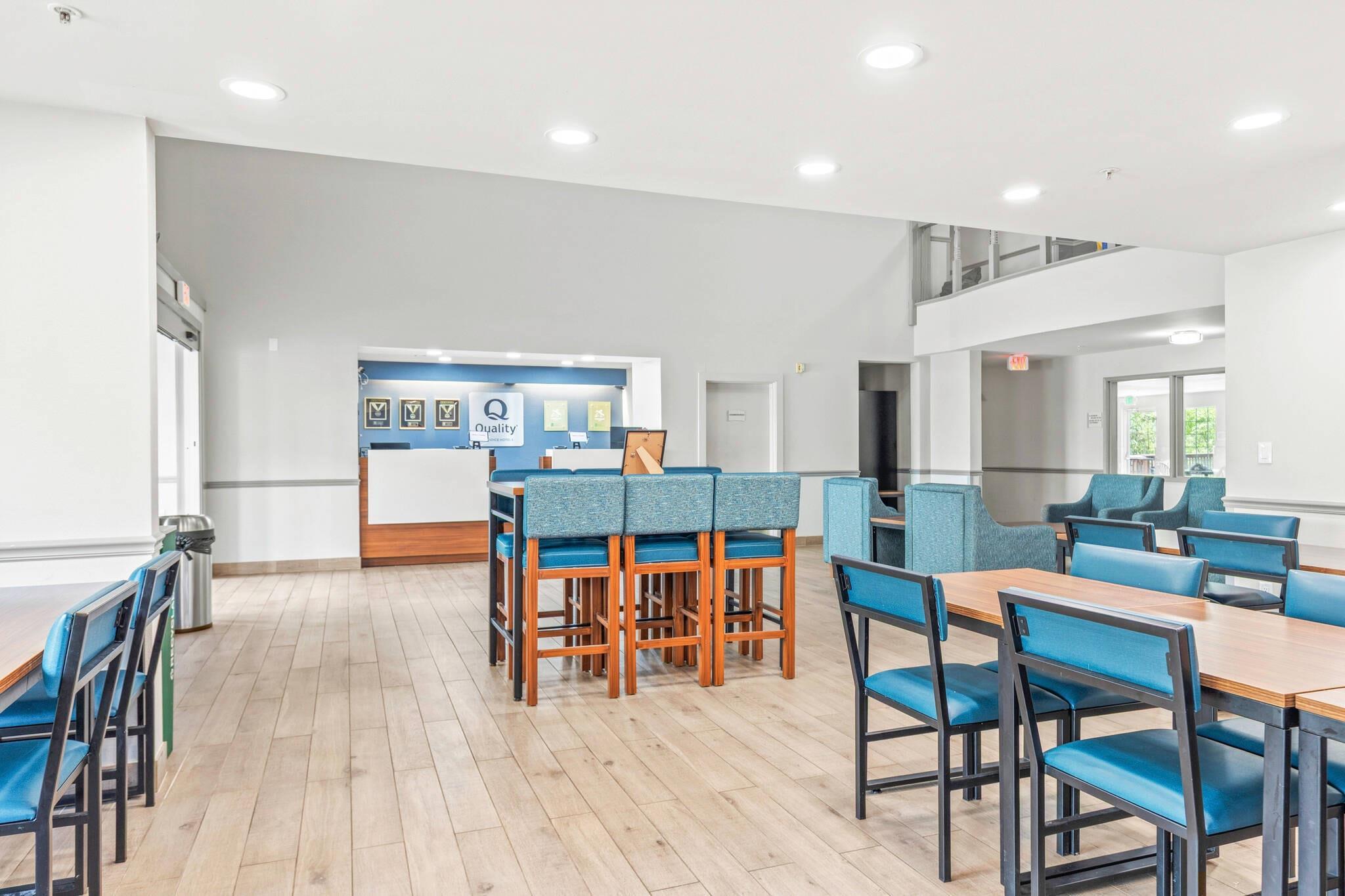 Quality Inn & Suites On The River 16/24