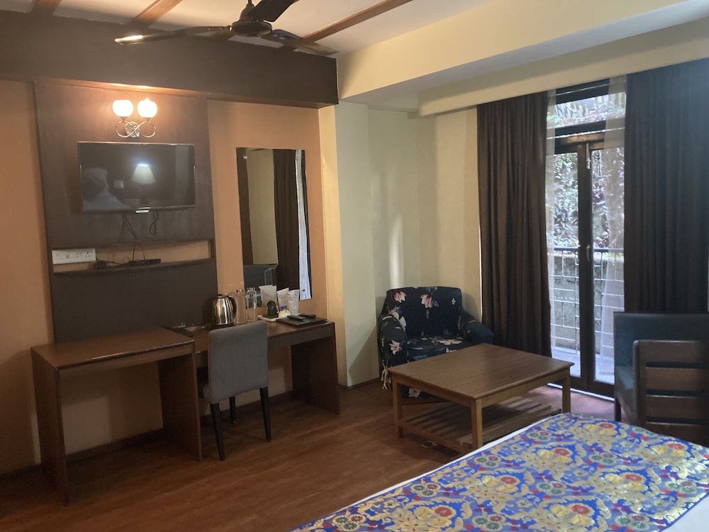 Maya Inn 48/70