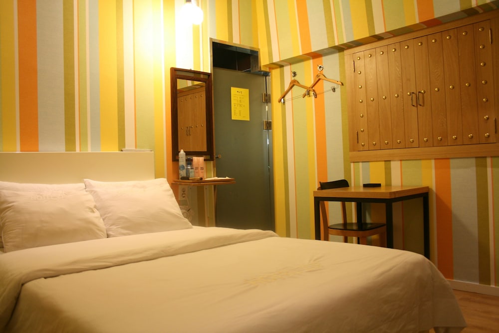 Zip Hotel 10/48