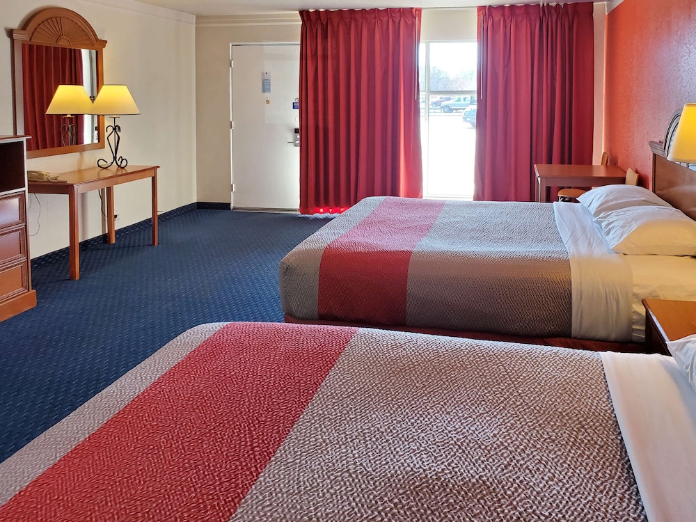 Motel6 Canon City, CO 24/64