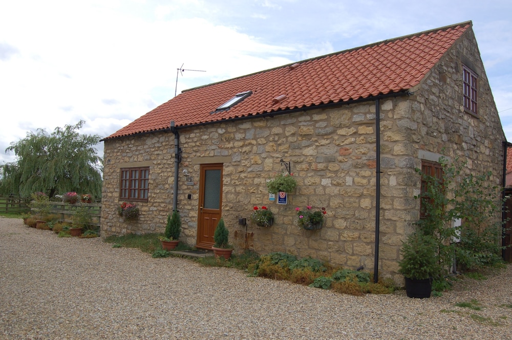 The Old Cart House 3/41