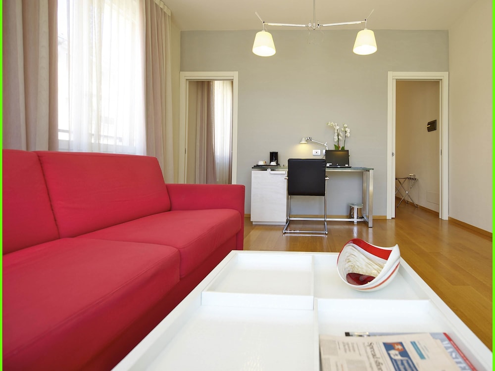 MERCURE MILANO SOLARI 49/75
