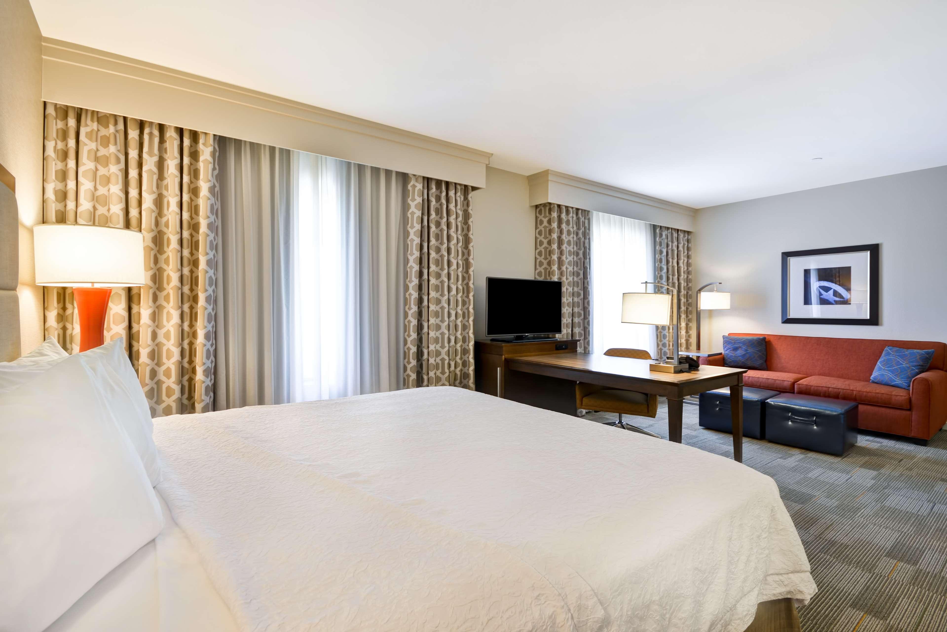 STUDIO, SUITE, KING BED