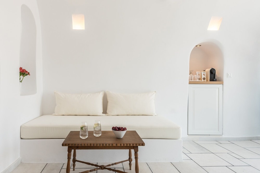 Chelidonia Luxury Suites - Adults Only 1/50