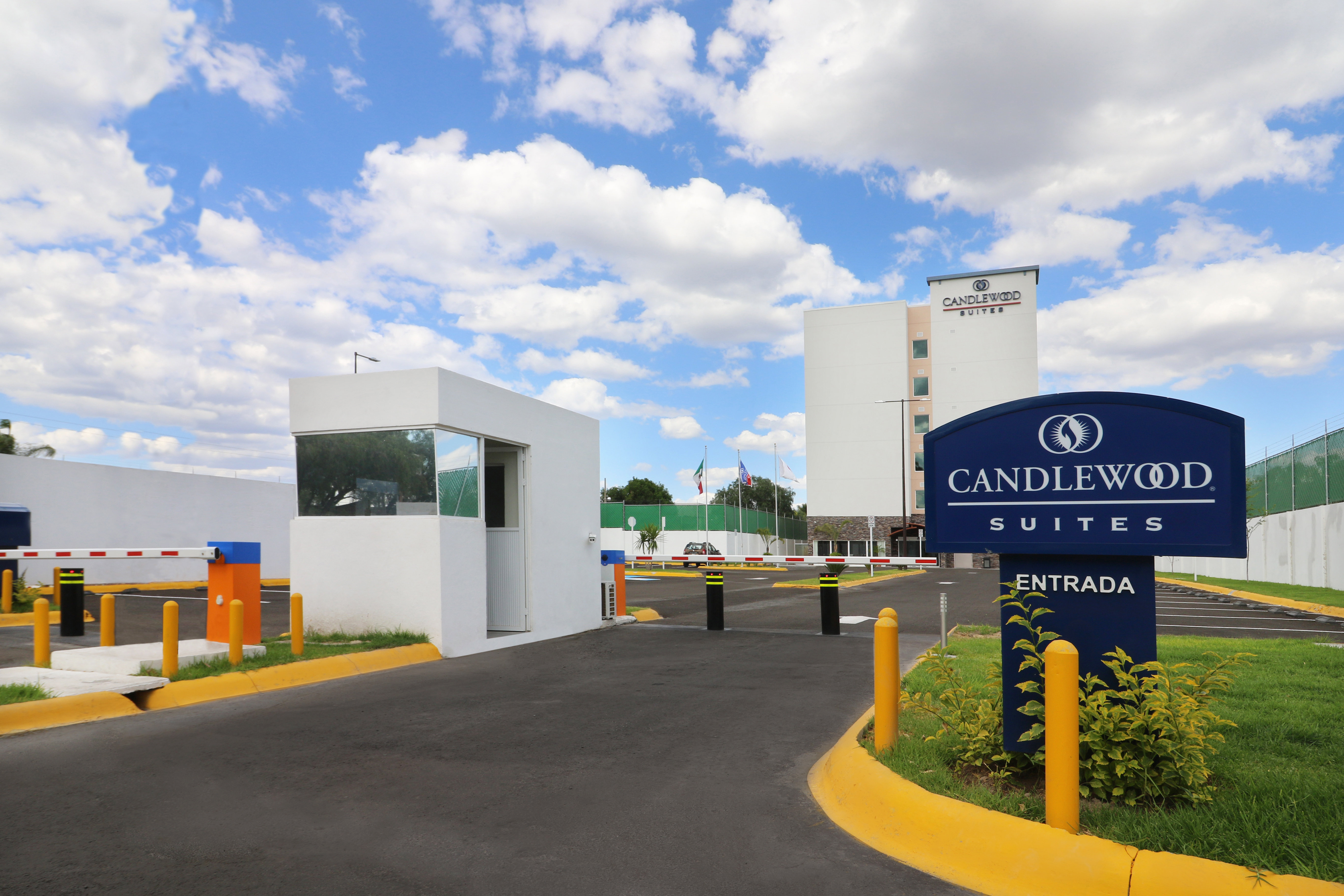 CANDLEWOOD SUITES CELAYA 64/75