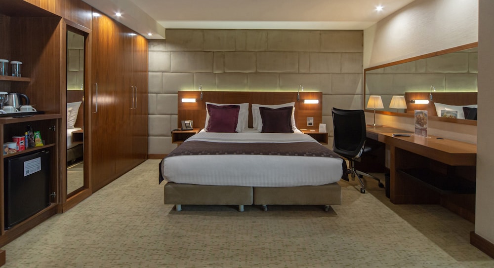 جناح جونيور بسرير كينج، Crowne Plaza Istanbul Harbiye Hotel 4/10