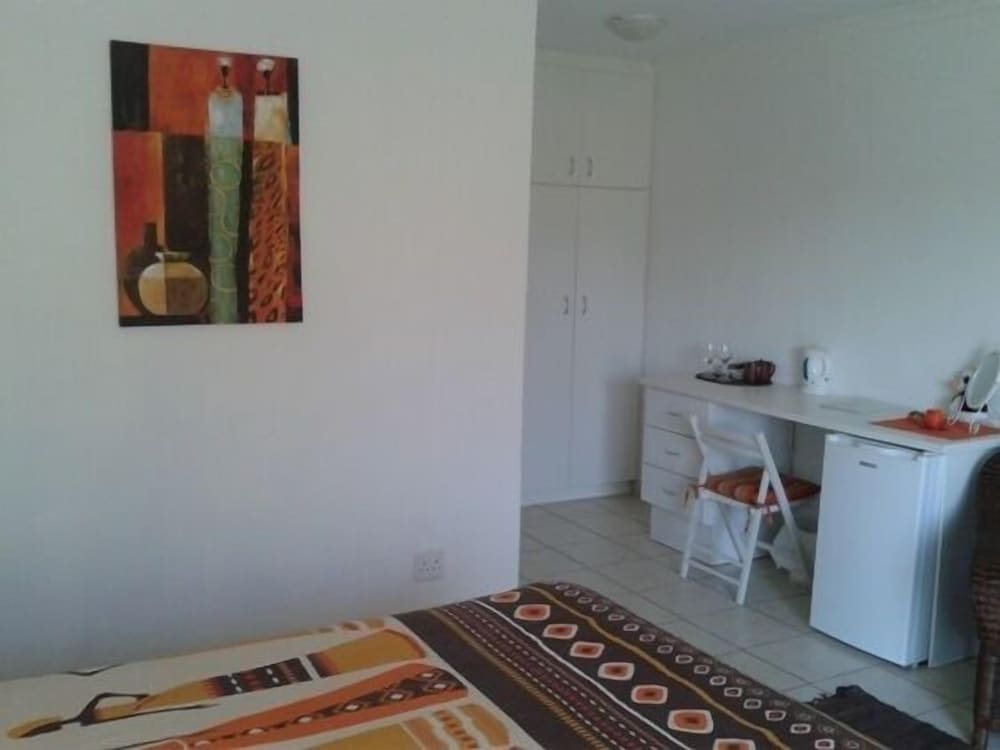 Bizafrika Guest Lodge &amp; Conference Center 50/50