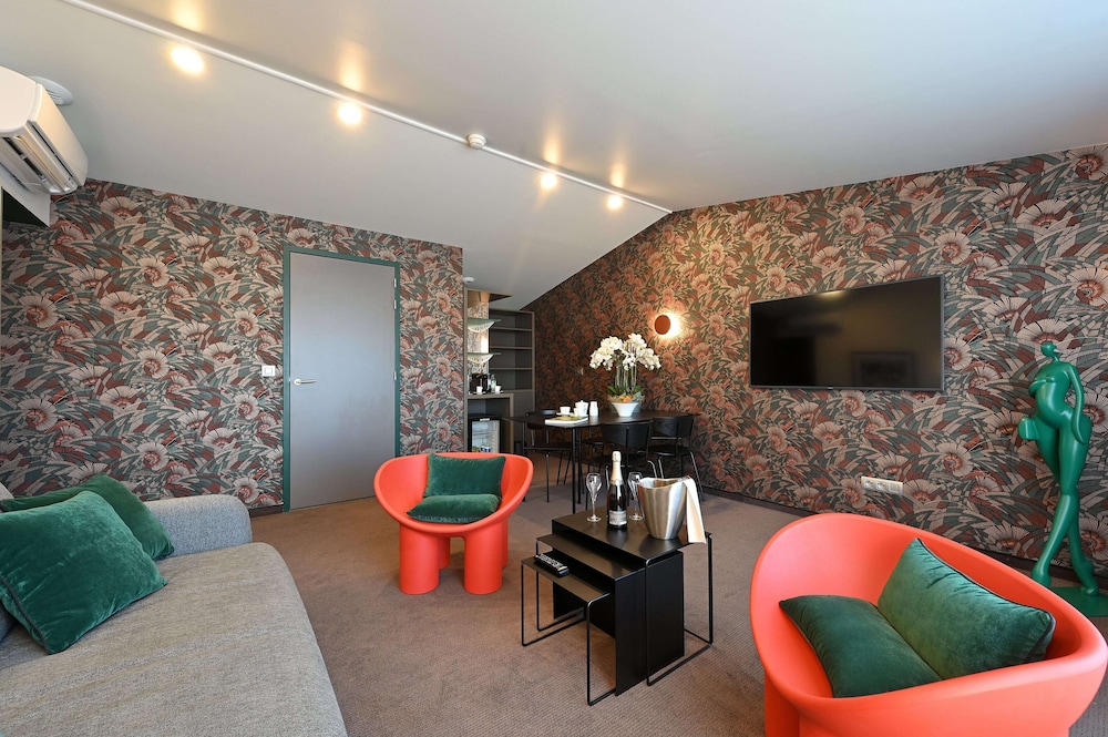 Park Hotel 58/73