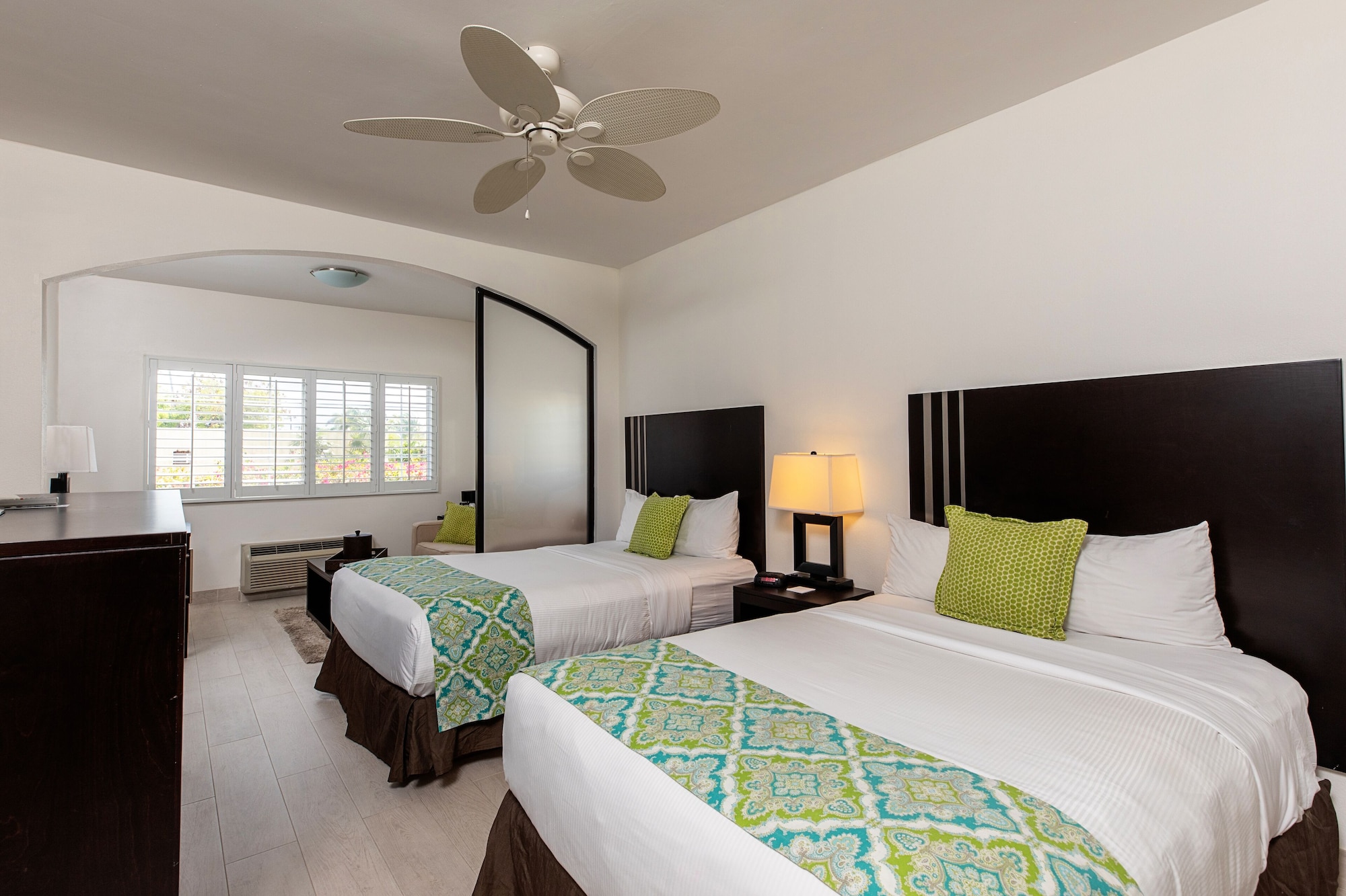 PLUS, STANDARD, 2 DOUBLE BEDS