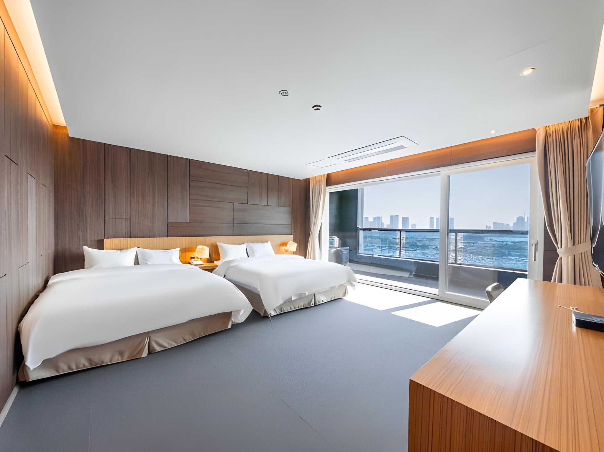Family Suite, 2 Double Beds, Front View, Balcony, 23 Pyeong