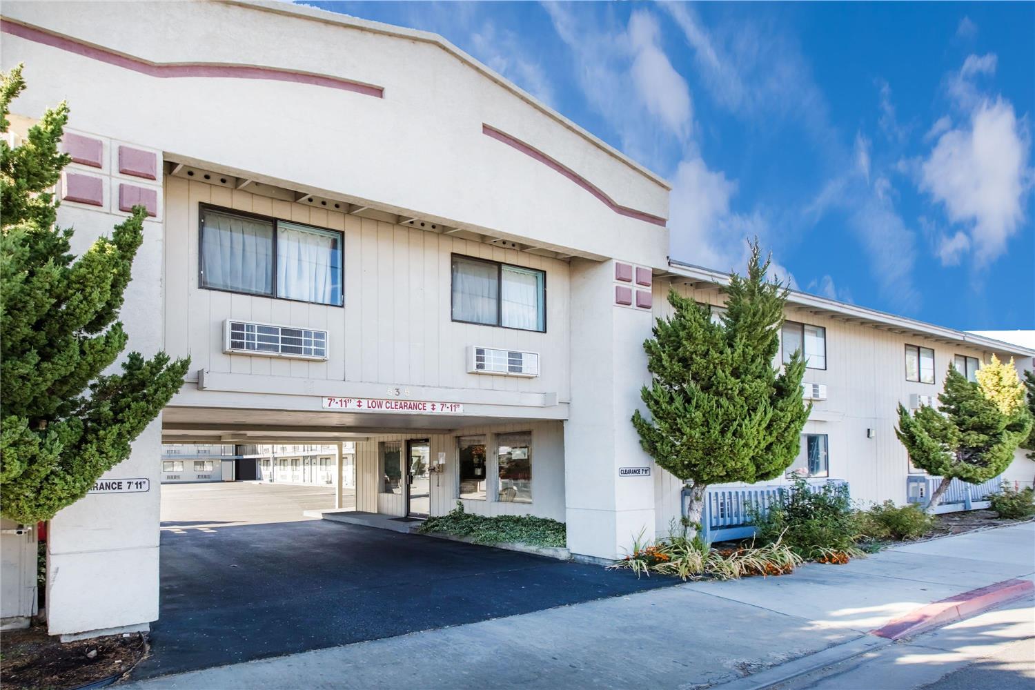 Super 8 by Wyndham Bishop CA 4/26