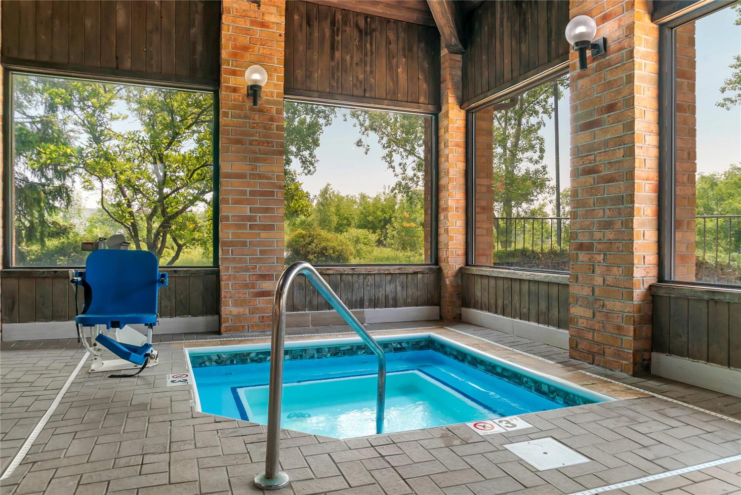Quality Inn Grand Rapids South Byron Center 18/25