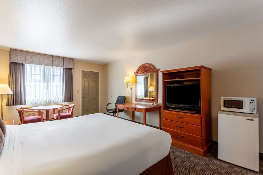 Americas Best Value Inn Burns 15/36