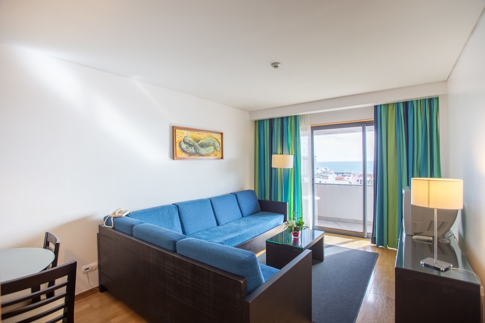 Antillia Hotel 94/127