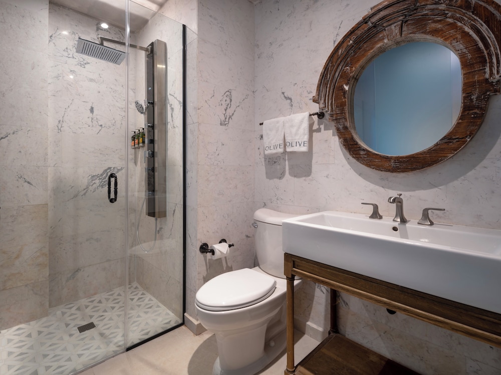 Petite, Suite, Queen Bed، Olive Boutique Hotel 8/10
