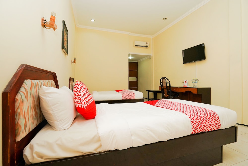 OYO 1652 Hotel Tampiarto 12/35