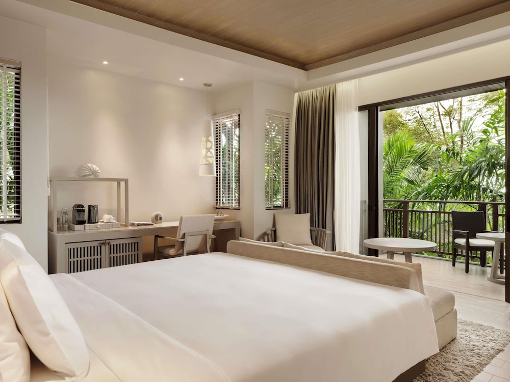 GRAND, DELUXE, KING BED
