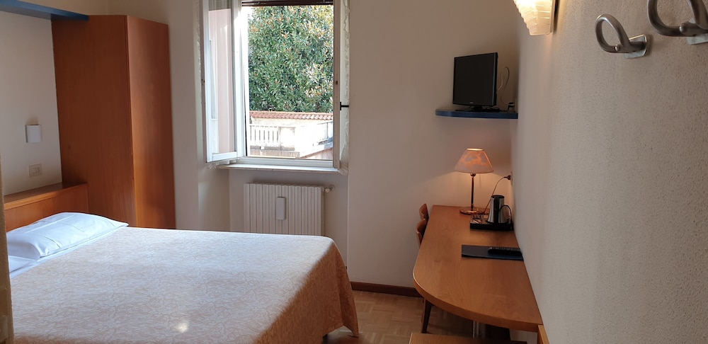ROOM, SINGLE, DOUBLE BED