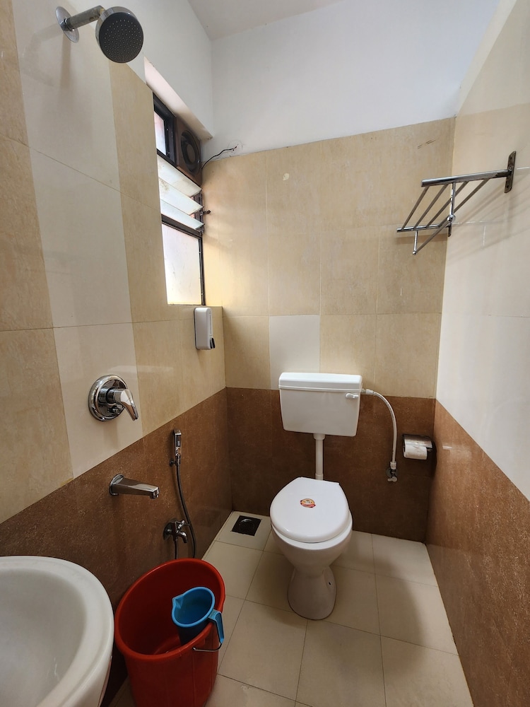 All Seasons Guest House 39/43