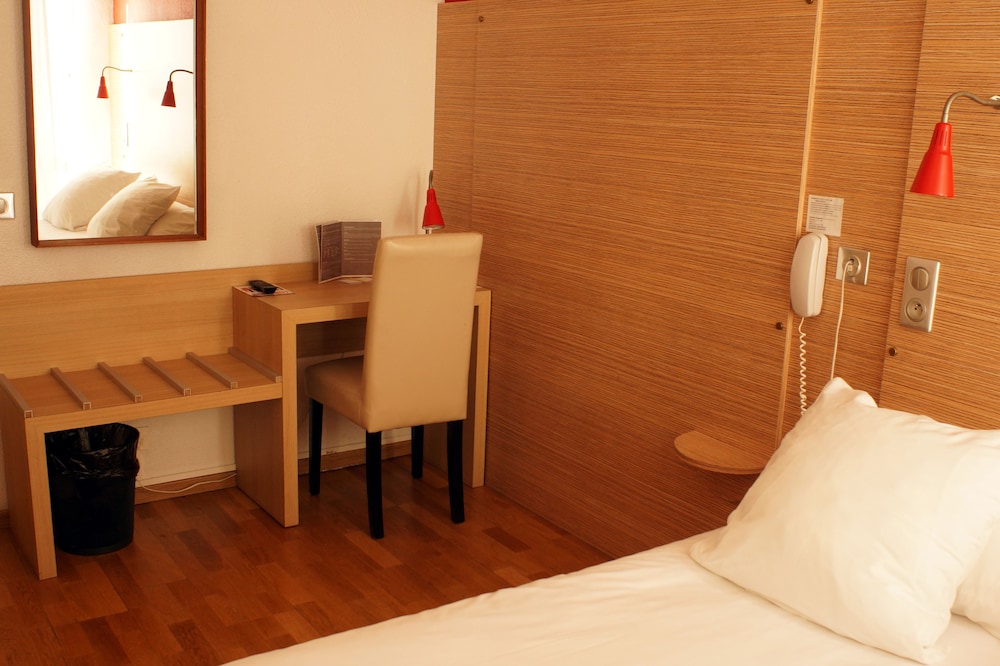 Hotel Edmond Rostand 13/45