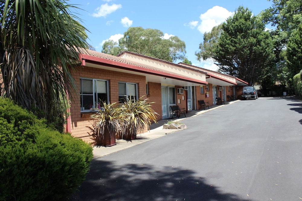 Westwood Motor Inn 3/50