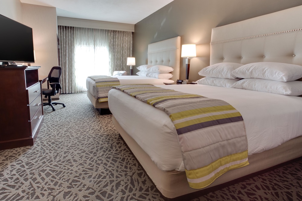 Drury Inn & Suites Cleveland Beachwood 10/50