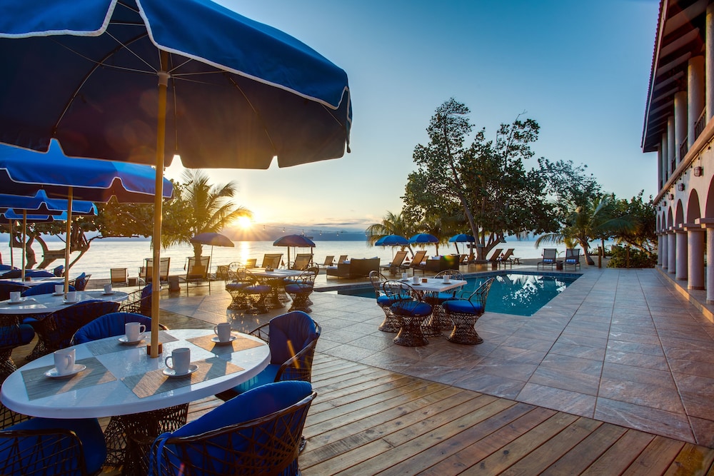 Mariposa Beach Suites 35/50