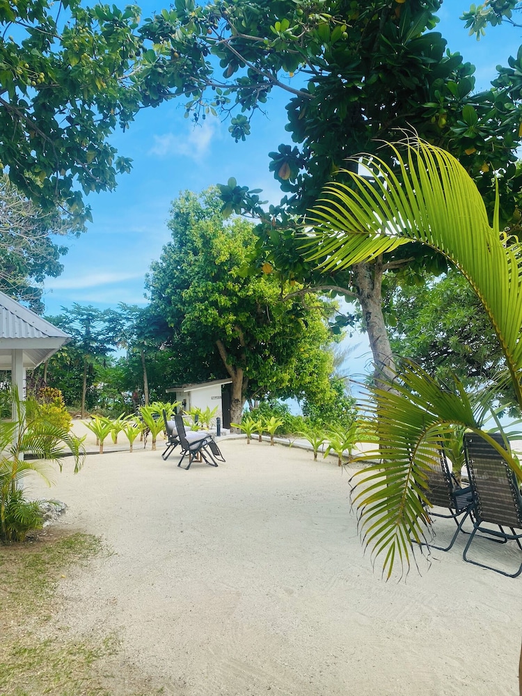 Coco Beach Resort 50/66