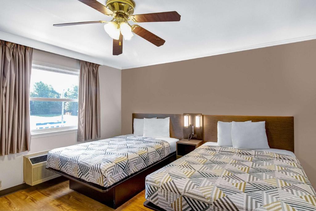 2 Full Beds - Non-Smoking, Micfridge