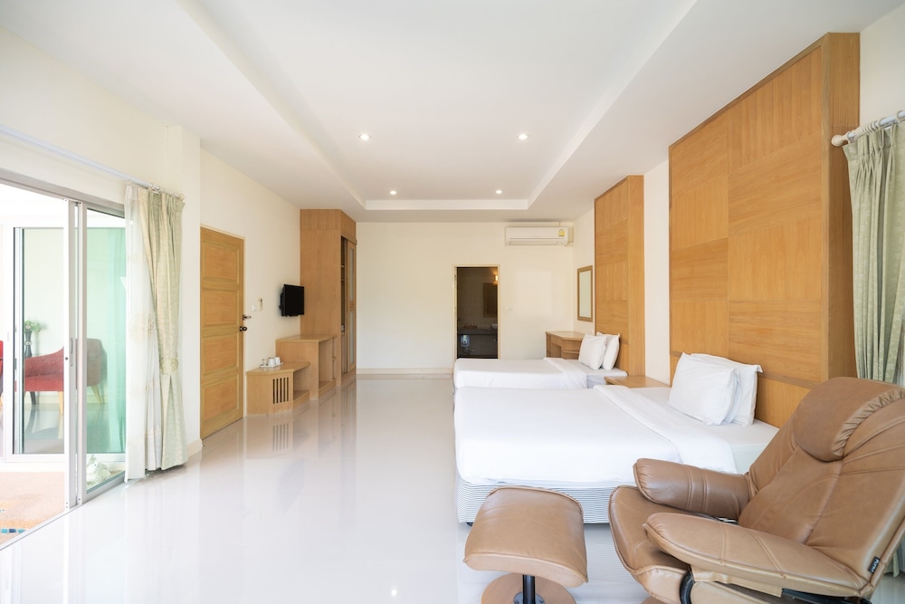 Thara Cholapruek Resort 10/50