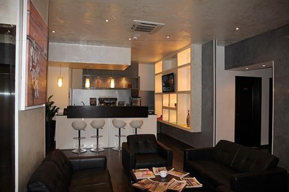 Abc Hotel 33/46